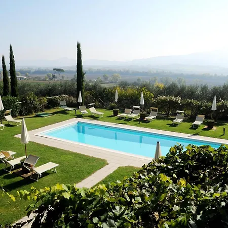Near Trasimeno With Pool Holiday home